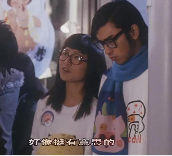 穿裙子仙气十足一个人住300平的大房子！米乐体育app网站39岁周笔畅一头金发(图7)