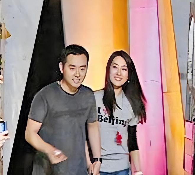 辉同居11年的马苏现如今依旧孑然一身米乐m6登录入口被黑人驮在肩上和孔令(图3)