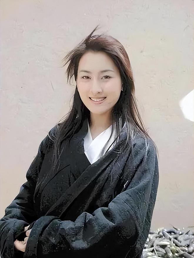 辉同居11年的马苏现如今依旧孑然一身米乐m6登录入口被黑人驮在肩上和孔令(图13)
