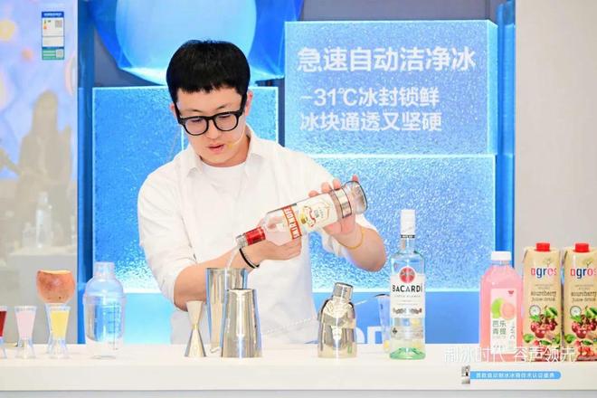 开启冰箱消费升级新风口容声冰箱主导！自动制冰(图2)